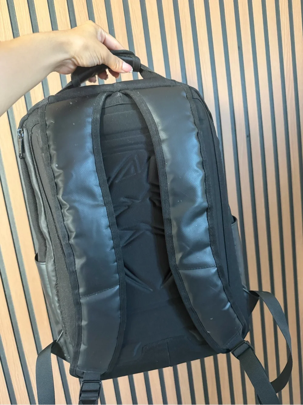 Alphalete Black Men's Sleek Front-Zip Backpack